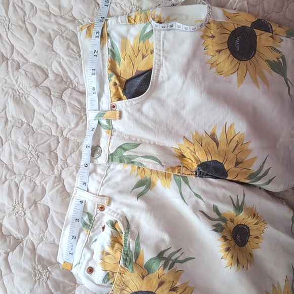 Cropped Lucky Brand Dungarees by Gene Montesano Vintage Sunflowers Size 2 - Picture 6 of 9